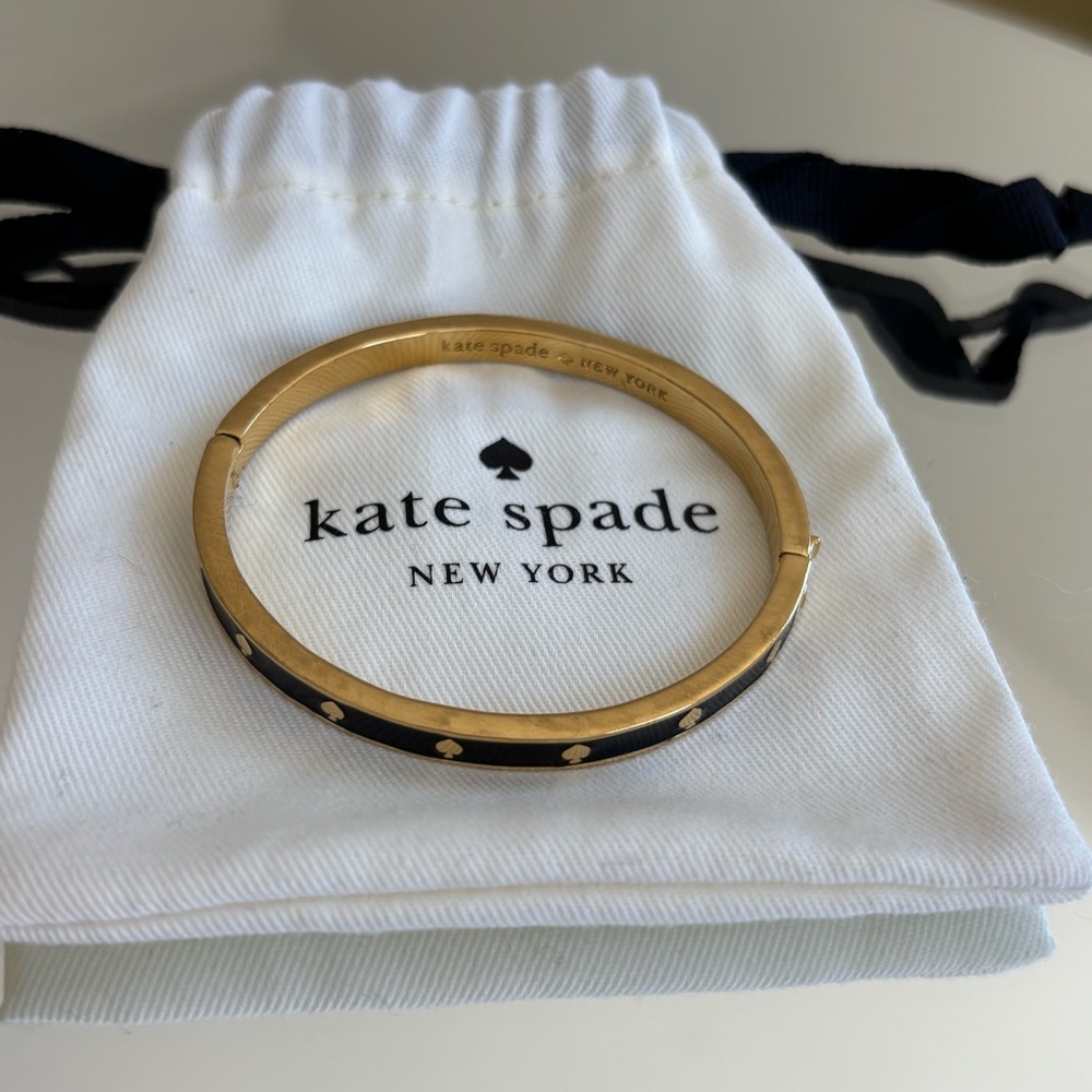 KATE SPADE Spot the Spade Enamel Hinged Bangle + Dust Bag - Picture 4 of 11
